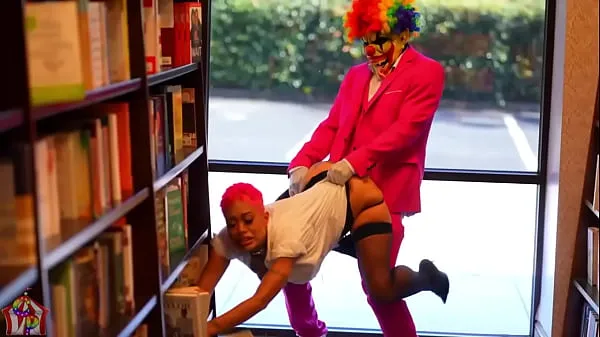 Nuovi Gibby The Clown sbatte Jasamine Banks in una libreriamega clip