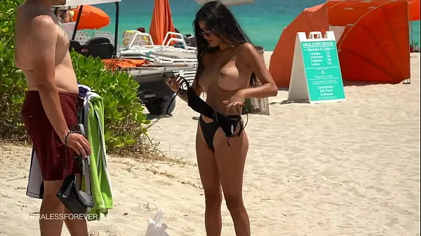 Sveži Huge boob hotwife at the beach mega posnetki