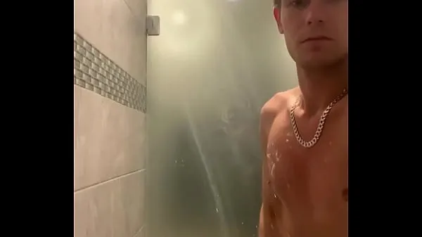 Nouveaux Douche au gymnase méga-clips