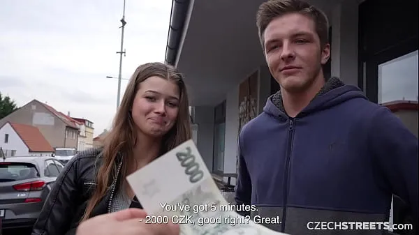 Frische CzechStreets - Er hat zugelassen, dass seine Freundin ihn betrügt Mega-Clips