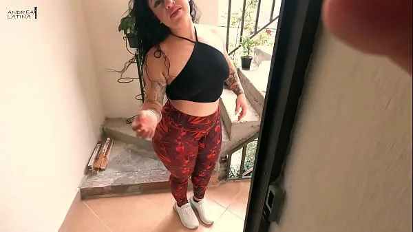 I fuck my horny neighbor when she is going to water her plants Klip mega baru
