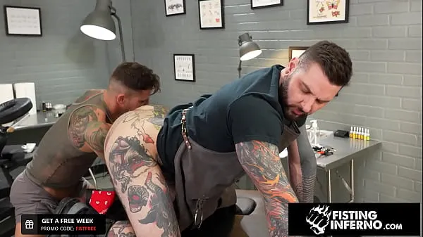 Muscle hunk tattooer prolapso megaclips nuevos