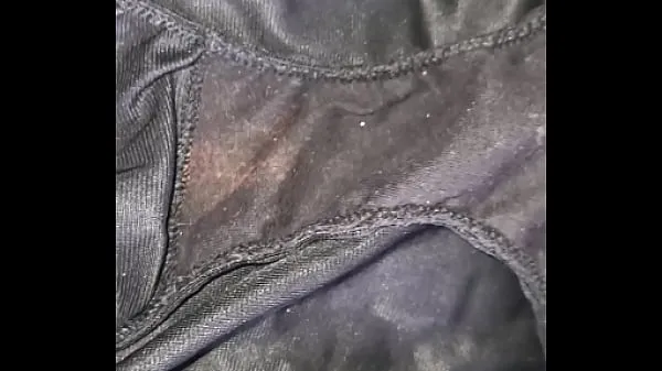 Nuovi Voglio vedere un grosso cazzo e sborrare sul reggiseno e sulle mutandine di mia mogliemega clip