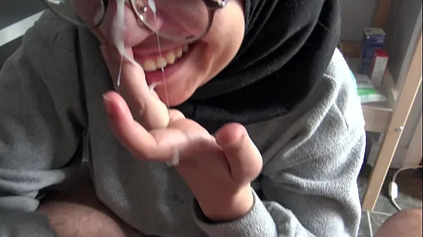 Nové A Muslim girl is disturbed when she sees her teachers big French cock mega klipy