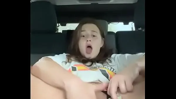 Friske Gordita loca se masturba en el auto (AlanaRose8 mega klip
