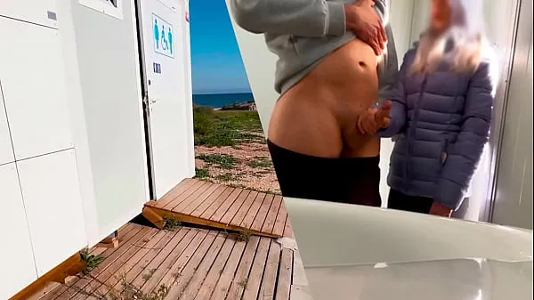 Färska I surprise a girl who catches me jerking off in a public bathroom on the beach and helps me finish cumming megaklipp
