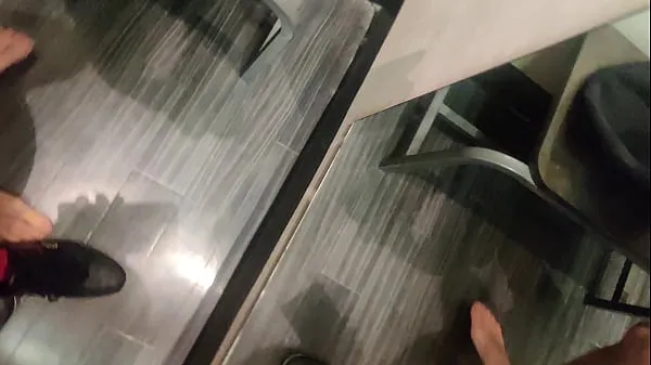 تازہ Pissing in a Fitting Room, Using a Pair of Pants میگا کلپس