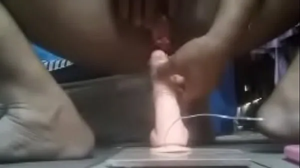 ताज़ा She's so horny, playing with her clit, poking her pussy until cum fills her pussy hole. Big pussy, beautiful clit, worth licking. When you see it, your cock gets hard and cums all the time मेगा क्लिप्स