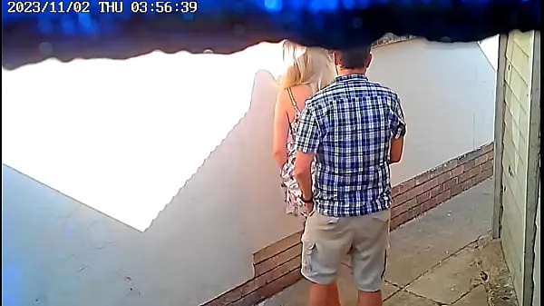 Frische Mutiges Paar beim öffentlichen Ficken vor CCTV-Kamera erwischt Mega-Clips