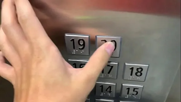 Nouveaux Sexe en public, dans l'ascenseur avec un inconnu et ils nous surprennent méga-clips
