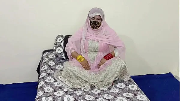 新鲜的 大胸部巴基斯坦穆斯林女孩用假阳具操阴户 超级夹子