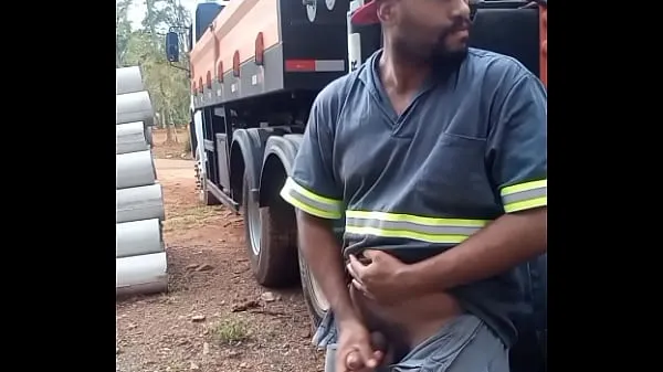 Friske Worker Masturbating on Construction Site Hidden Behind the Company Truck mega klip