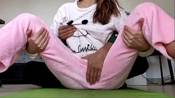 Yeni asian amateur real homemade teasing pussy and small tits fetish in pajamas mega Klip